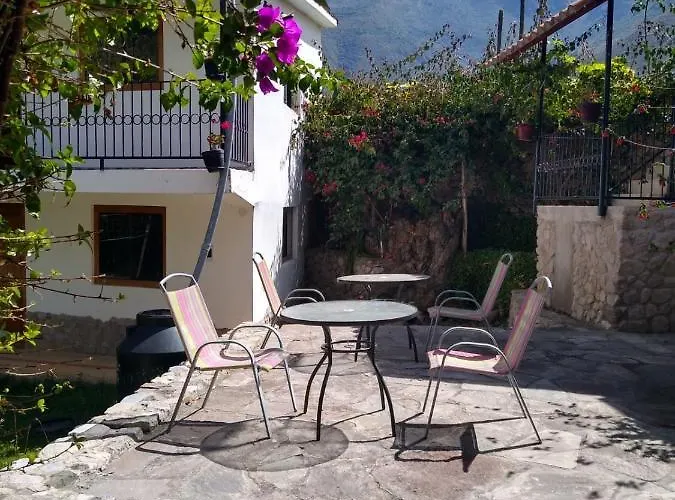 Casa De Mama Valle - *